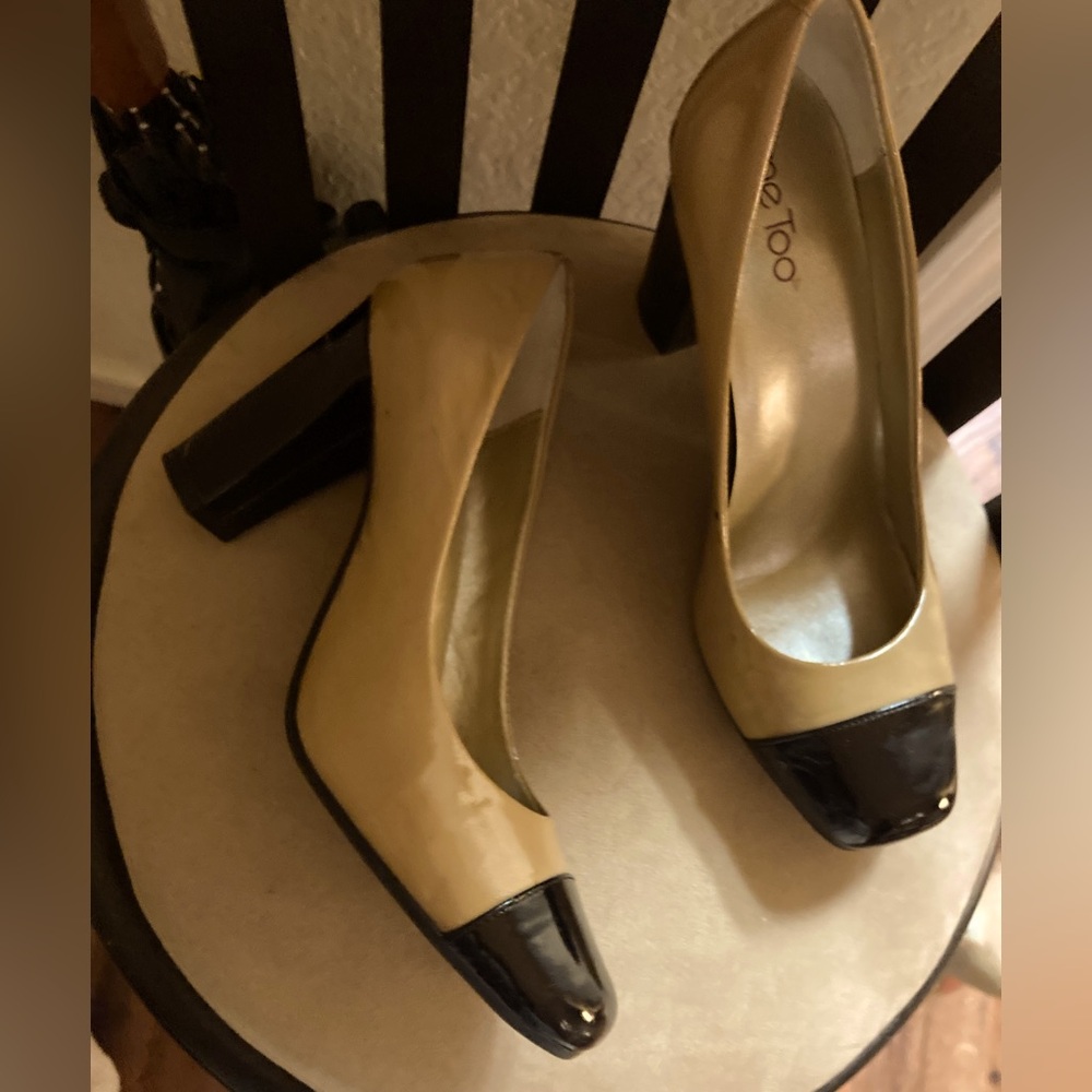 Two tone high heel shoes. Me too.